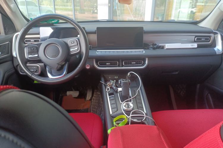 Used Great Wall Poer 2023 2.0T Passenger Version Automatic Gasoline Four-Wheel Drive Comfort Trim – GW4C20B Center Console