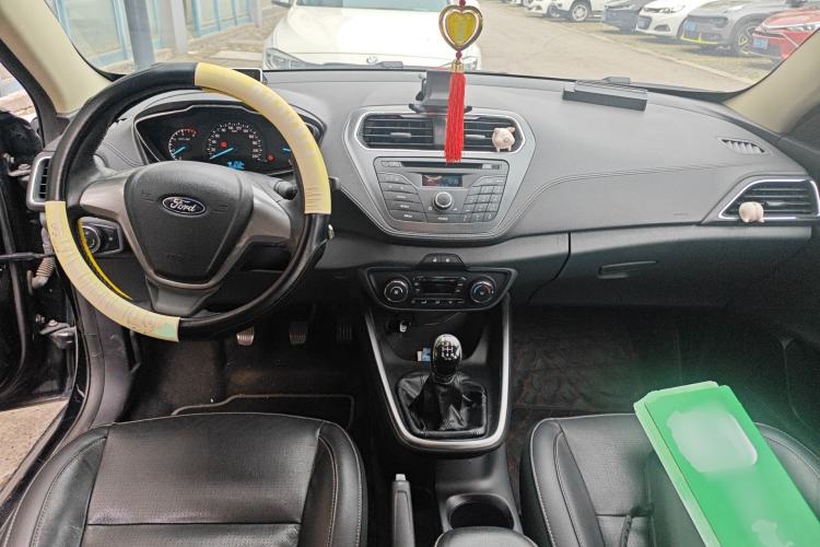 Used Ford Escort 2015 1.5L Manual Fashion Edition Center Console