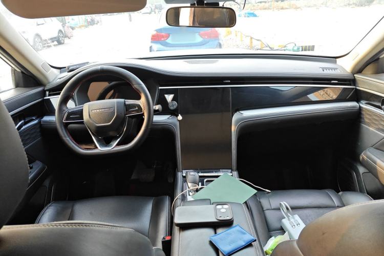 Used Venucia Star 2021 260T Automatic 48V Mild Hybrid Turbocharged Star Achieve Edition Center Console