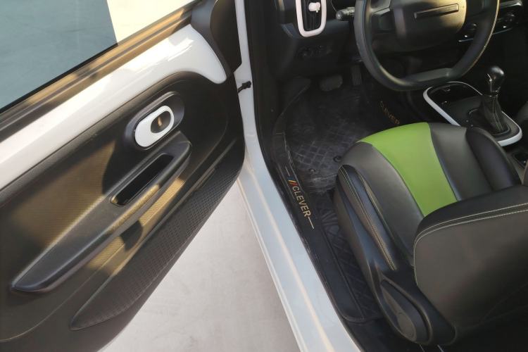 Used Roewe Clever 2021 302 km New Four-Seater Super-Efficient Version
