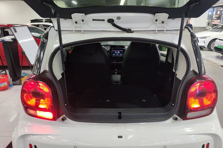 Used Roewe Clever 2021 302 km New Four-Seater Super-Efficient Version Trunk