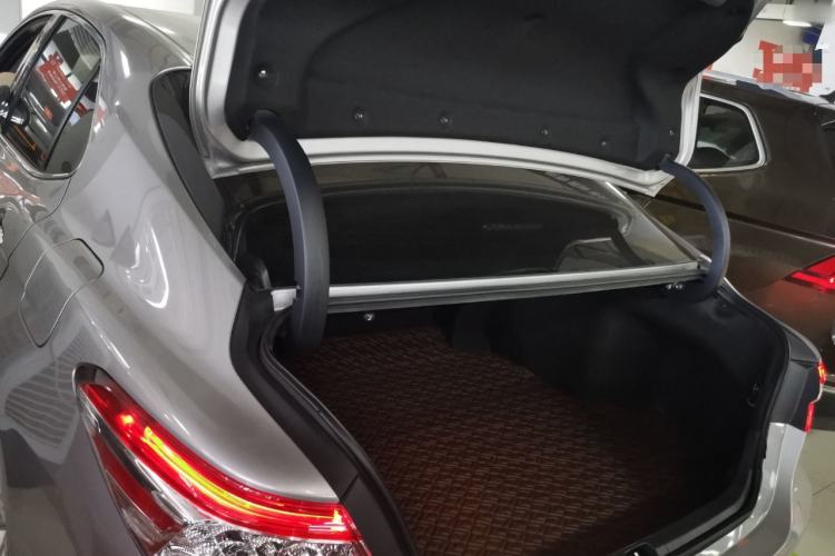 Used Toyota Camry 2021 2.0G Luxury Edition
