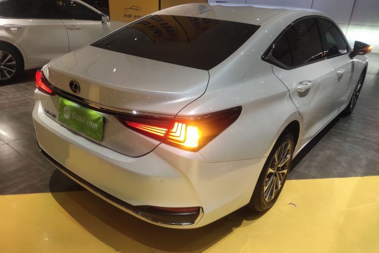Used Lexus ES 2023 200 Excellence Edition

