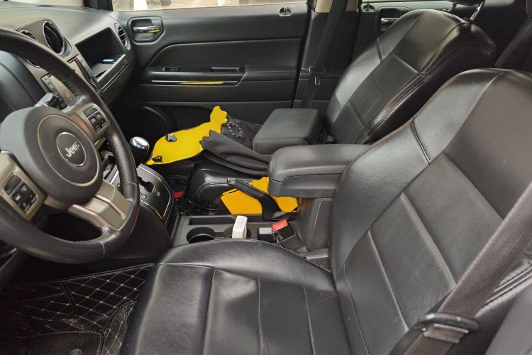 Used Jeep Compass 2012 2.4L four-wheel-drive sport version
