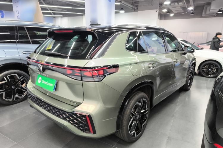 Used Volkswagen Tayron 2025 Tiguan L 380TSI 4Motion Luxury Rear Right 45 Deg