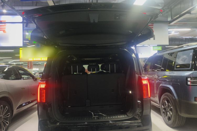 Used Zeekr 009 2024 7-Seater Walk-Through Version Four-Wheel Drive 108 kWh
