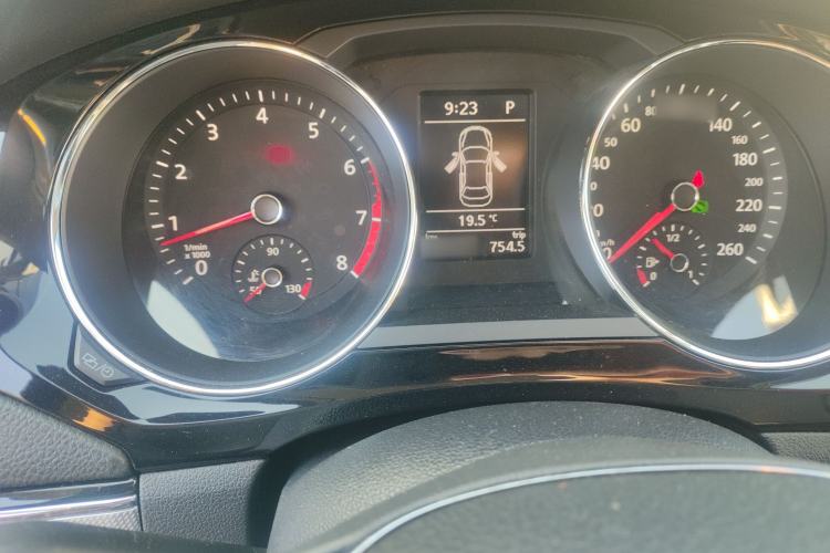 Used Volkswagen Sagitar 2018 280TSI DSG Comfort Model Instrument Cluster