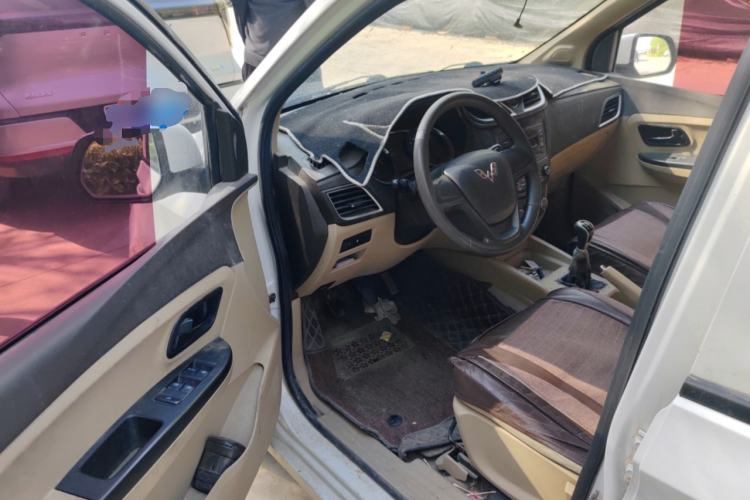 Used Wuling Hongguang 2015 1.5L S1 Standard China V-Emission Standards
