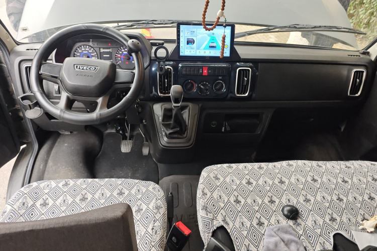 Used Iveco Daily 2023 2.5T A35M1 Multi-Purpose Passenger Vehicle Short Wheelbase Low Roof Single Tire Manual Transmission with Automatic Option