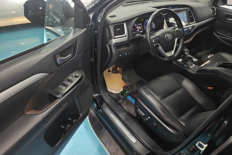 Used Toyota Highlander 2018 2.0T Four-Wheel Drive Luxury Version 7 Seats China VI Standard

