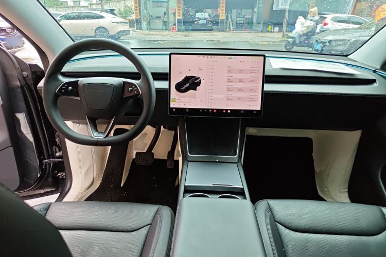 Used Tesla Model Y 2025 Rear-Wheel-Drive Version
