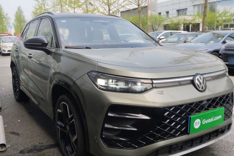 Used Volkswagen Tayron 2025 Tiguan L 380TSI 4Motion Luxury Front Right 45 Deg