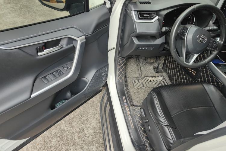 Used Toyota RAV4 2020 2.0L CVT Two-Wheel Drive Fashion PLUS Edition
