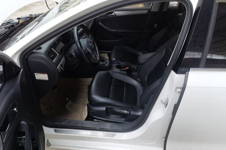 Used Volkswagen Sagitar 2014 Revised Version 1.4TSI Automatic Luxury Edition Left Front Seat