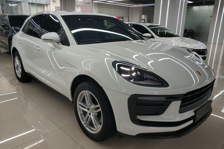 Used Porsche Macan 2023 Macan 2.0T Front Right 45 Deg