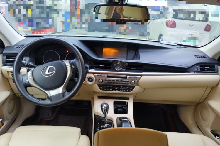 Used Lexus ES 2013 300h Elite Edition