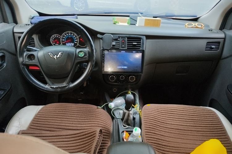 Used Wuling Rongguang V 2018 1.2L Standard Model Center Console