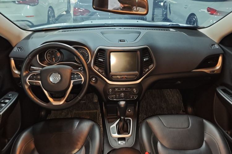 Used Jeep Cherokee 2017 2.0L Superior Edition Center Console