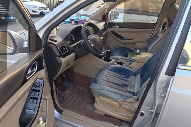 Used Baojun 730 2015 1.8L Manual Luxury Navigation ESP Version 7-seater
