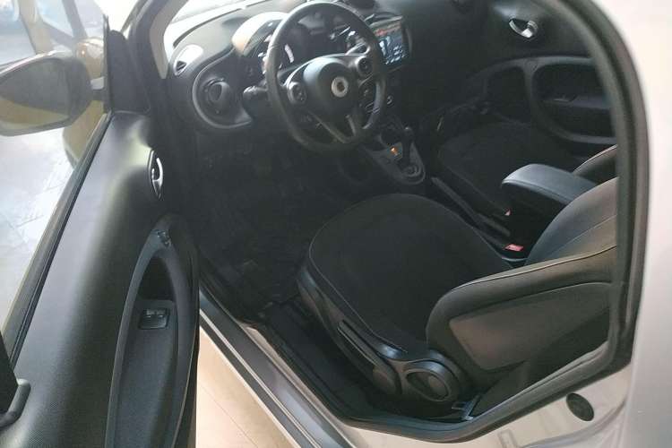 Used smart fortwo 2015 1.0L 52 kW Hardtop Passion Edition