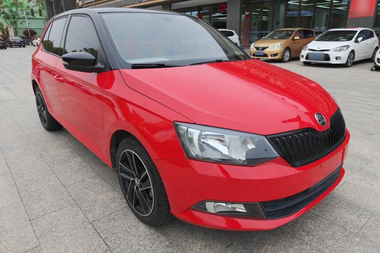 Used Skoda Fabia 2015 1.6L Automatic Sport Edition Front Right 45 Deg