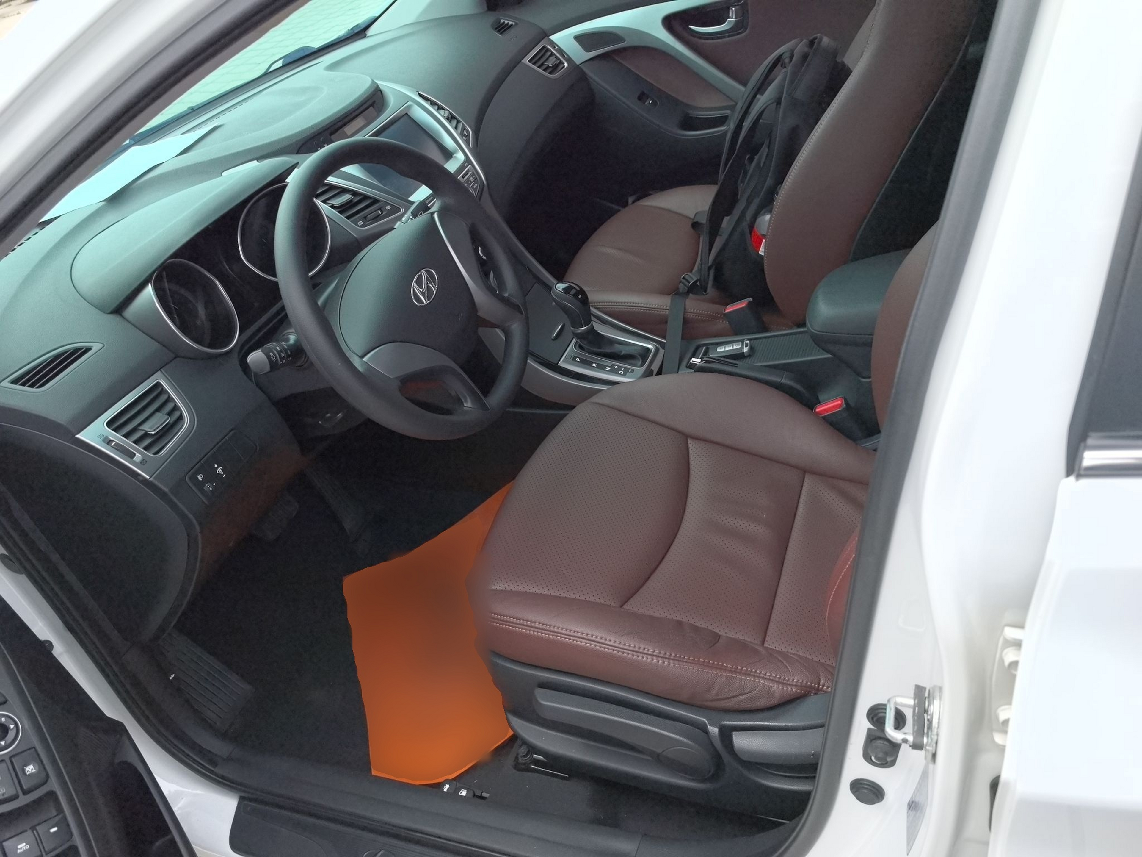 Переднее сиденье в автомобиле