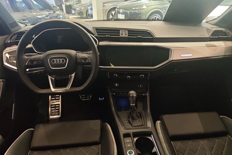 Used Audi Q3 2024 35 TFSI Fashion Dynamic Edition Center Console