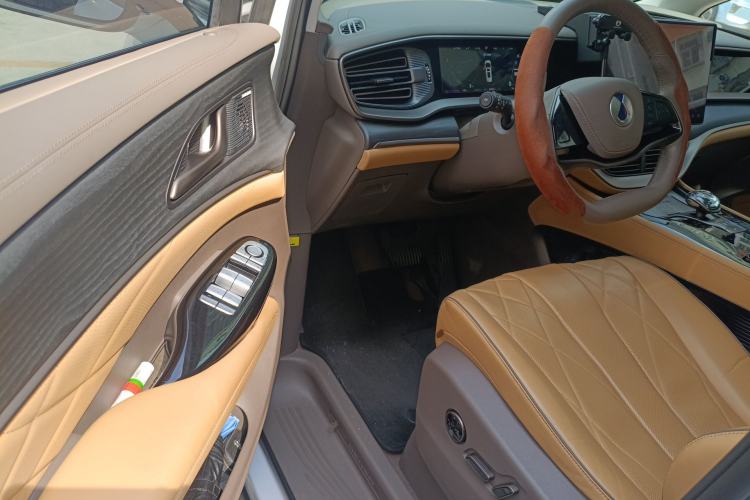 Used Denza D9 2022 DM-i 970 Four-Wheel Drive Prestige Model
