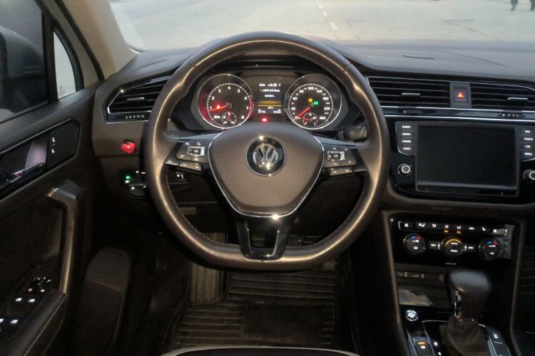 Used Volkswagen Tiguan L 2018 330TSI Automatic Two-Wheel Drive Luxury Edition