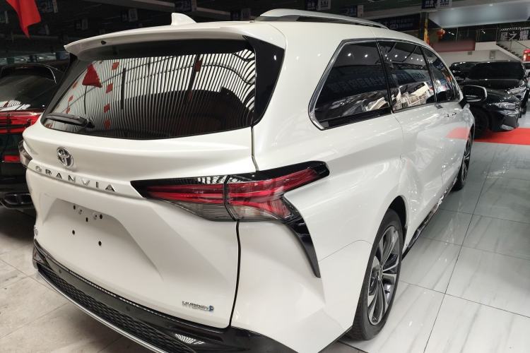 Used Toyota Granvia 2022 2.5L Hybrid Flagship Edition Rear Right 45 Deg