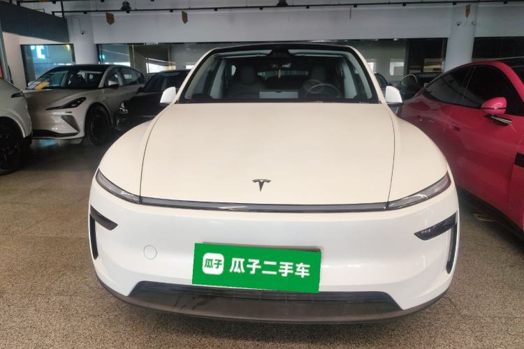 Used Tesla Model Y 2025 Long-Range All-Wheel-Drive Version