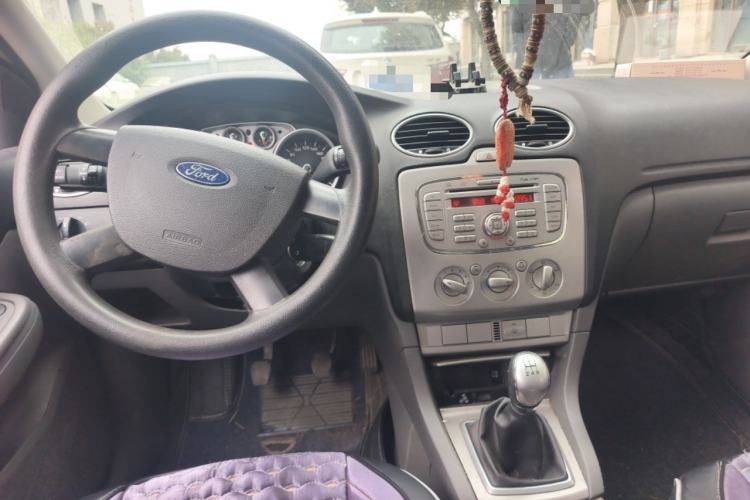 Used Ford Focus 2012 Hatchback Classic 1.8L Manual Base Model Center Console