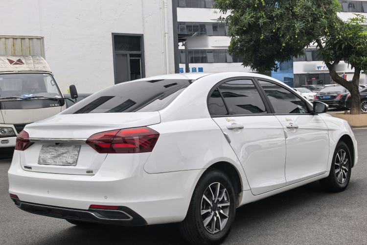 Used Geely Auto Emgrand 2019 Leading Edition 1.5L CVT Luxury Model China VI Standard Exterior 3
