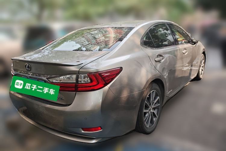 Used Lexus ES 2015 300h Comfort Edition
