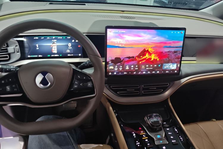 Used Denza D9 2022 DM-i 970 Four-Wheel Drive Prestige Model Center Console