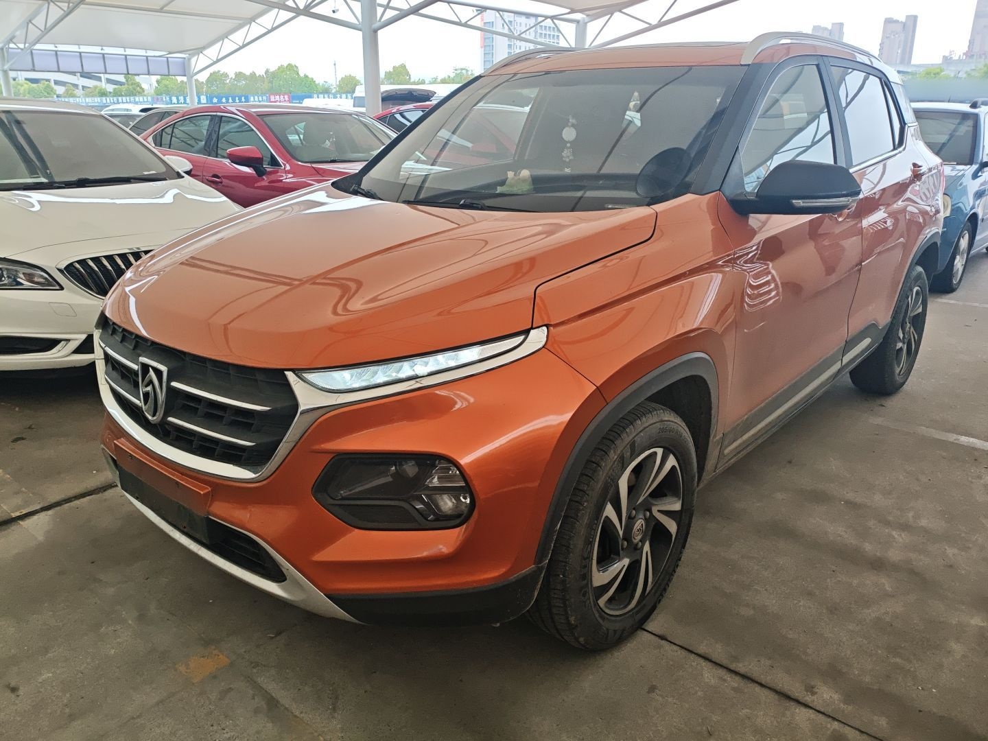 تحت مقدمة السيارة