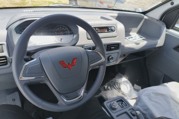 Used Wuling Yangguang 2025 Model 400km Bus Edition—Comfort Edition Center Console