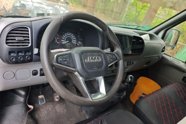 Used JMC Transit 2017 2.8T Commercial Version Short Wheelbase Mid-Roof 6/7/8-Seater JX493 Center Console