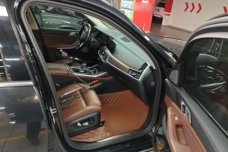 Used BMW X7 2020 xDrive40i Luxury Package with Leading Features