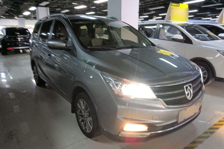 Used Baojun 730 2017 1.5T Manual Fashion Version 7 Seats China V Emission Standard
