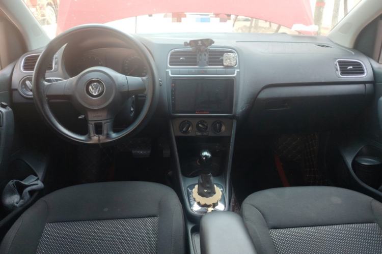 Used Volkswagen Polo 2013 1.4L Automatic Comfort Edition Center Console