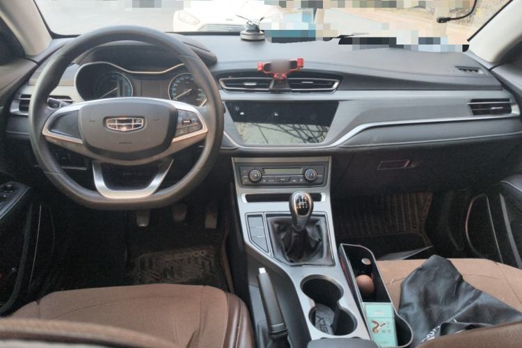 Used Geely Auto Emgrand 2021 UP 1.5L Manual Luxury Model Center Console