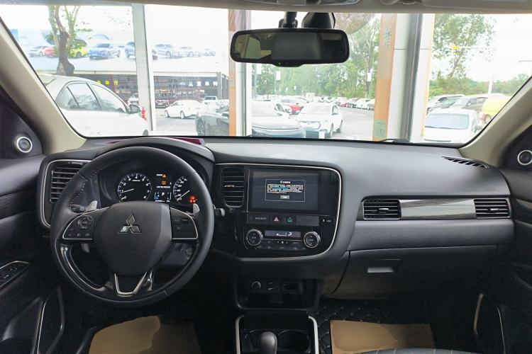 Used Mitsubishi Outlander 2020 2.4L 4x4 Zhi Xiang Edition 7-Seater
