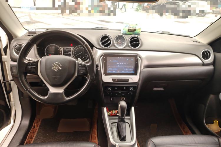 Used Suzuki Vitara 2016 1.4T Automatic Two-Wheel Drive Luxury Version Center Console