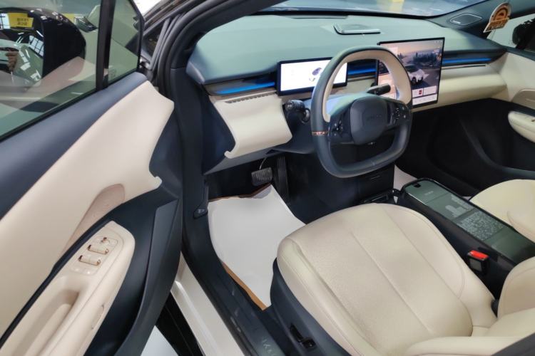 Used Lynk & Co Z20 2025 530 km Range Rear-Wheel Drive Pro
