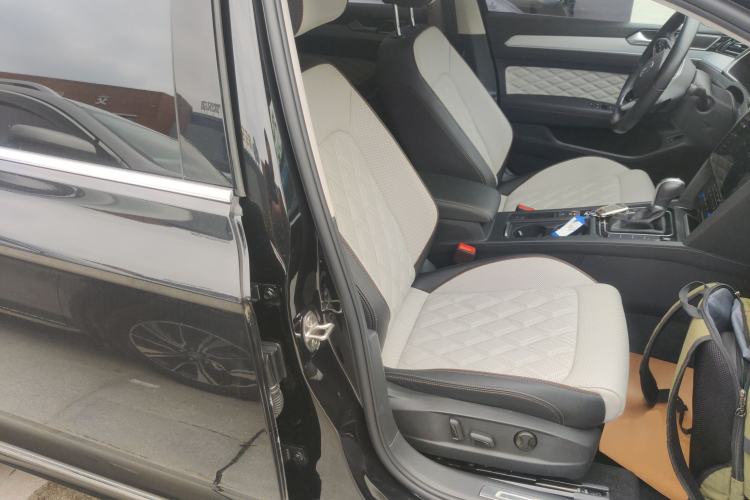 Used Volkswagen Magotan 2023 2 Million Units Commemorative Edition 330TSI DSG Luxury Version Right Front Seat