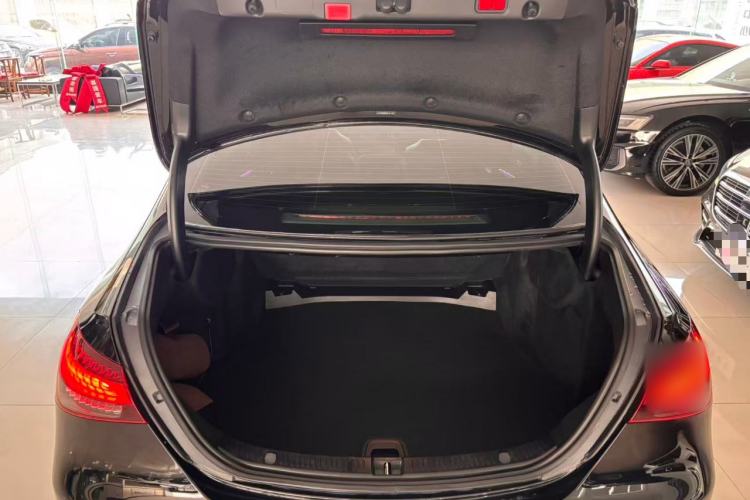 Used Mercedes-Benz E-Class 2022 Revised Version E 300 L Sporty and Stylish Edition
