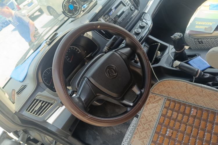 Used FORTHING Lingzhi 2022 M5L 1.6L Utility Model 7 Seats Steering Wheel