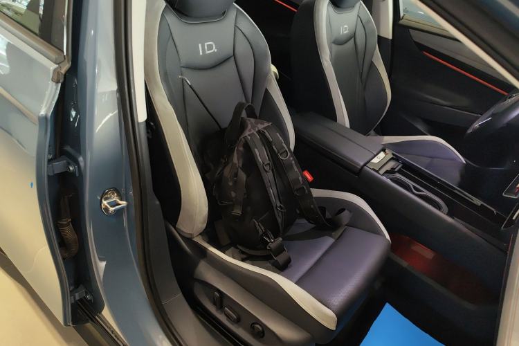 Used Volkswagen ID.7 VIZZION 2024 AIR model Right Front Seat