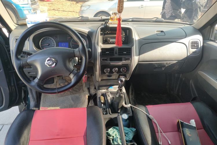 Used Dongfeng Ruichi 2017 2.5T Diesel Two-Wheel Drive Standard Version ZD25T5 Interior 2